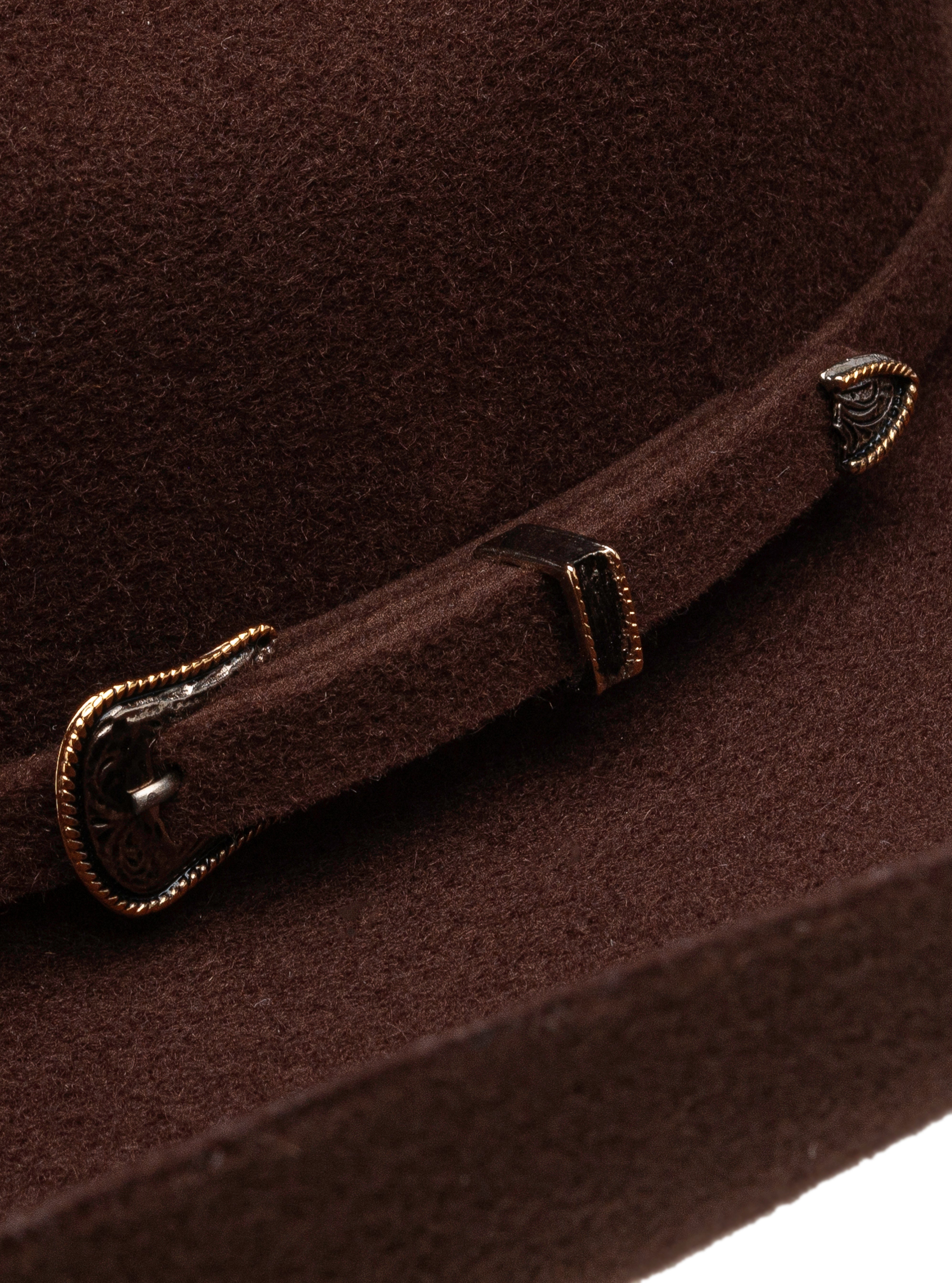 Detalle de la toquilla de lana con hebilla dorada/plateada del Sombrero Vaquero Estilo Texana 8 Segundos en lana chocolate, disponible en Boot Place.