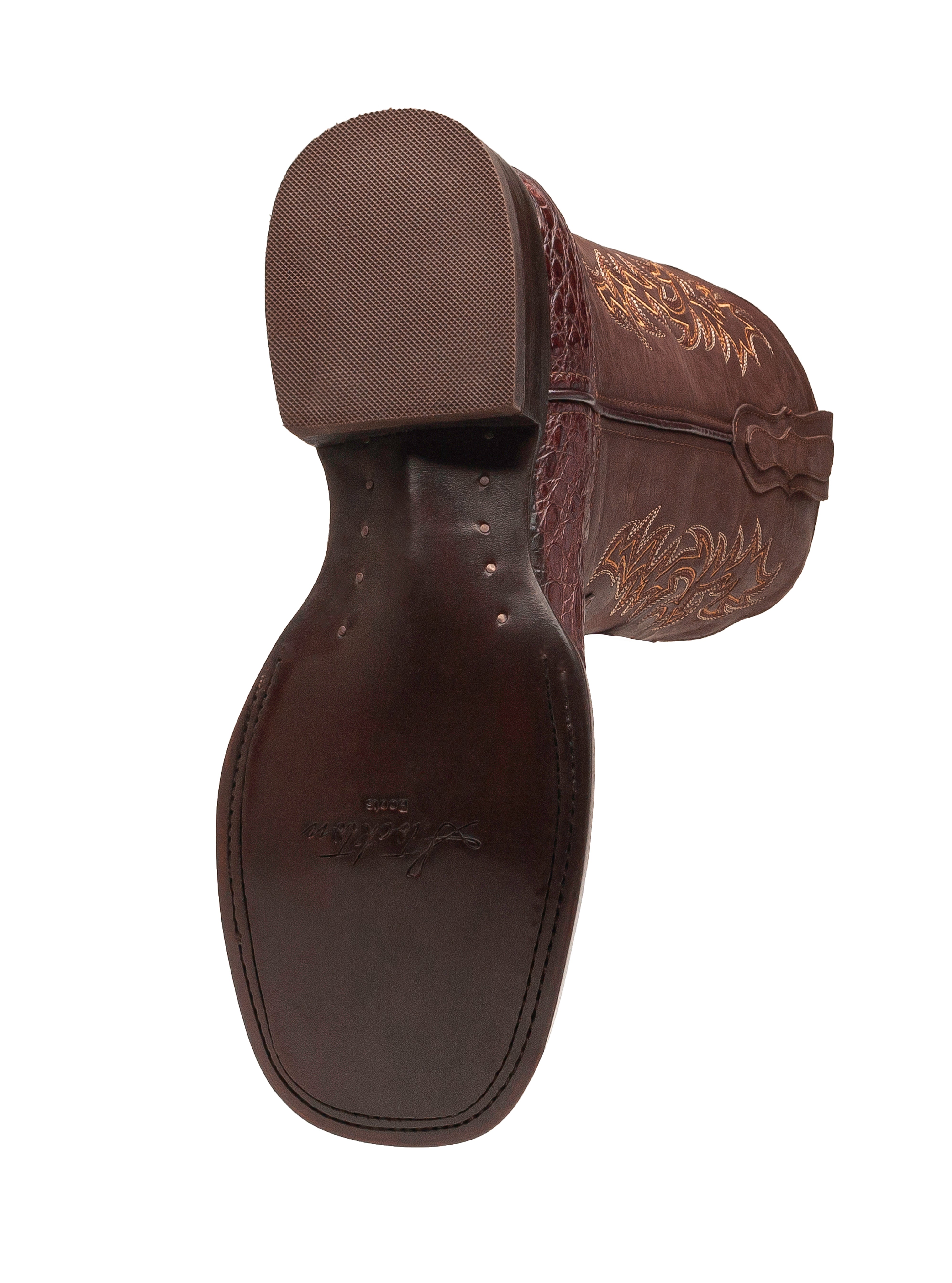 Detalle de la suela de cuero de la Bota Vaquera con Piel de Panza de Cocodrilo Cognac Stockton, diseñada para durabilidad y un toque de lujo.
