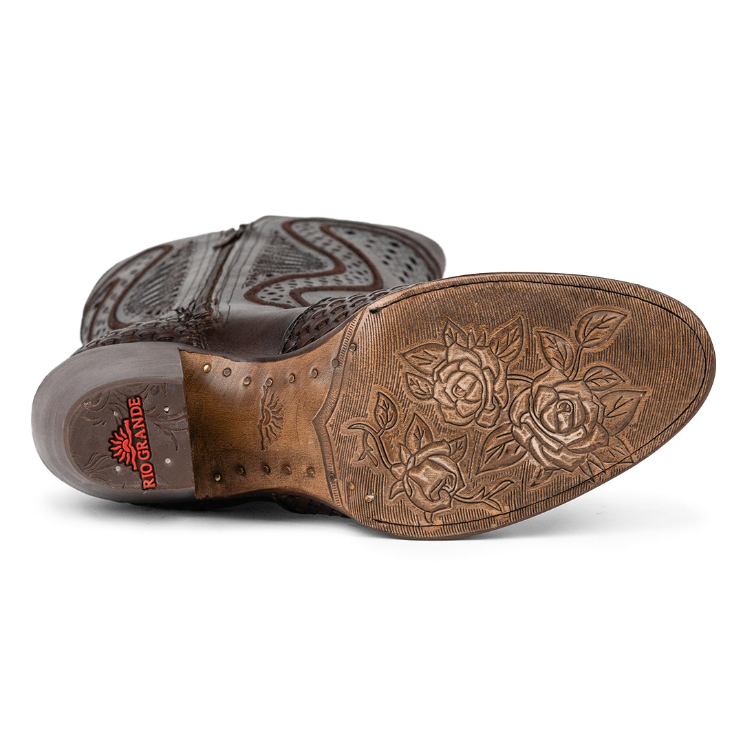 Detalle de la suela de cuero tratado de la Bota Alta Romina para dama, que ofrece durabilidad y confort, disponible en Boot Place.