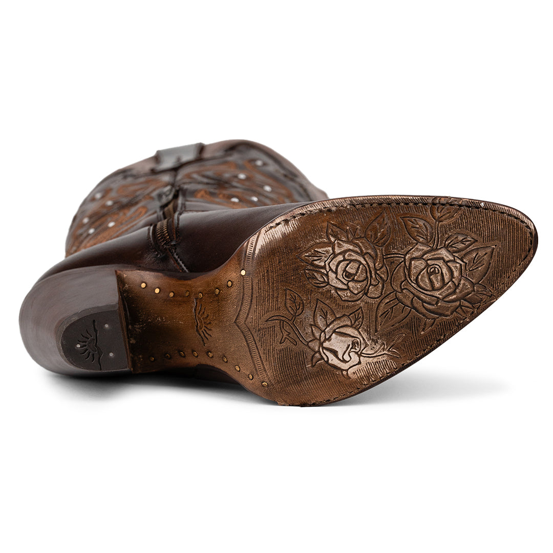 Detalle de la suela de cuero tratado de la Bota Alta Sicilia, diseñada para ofrecer mayor durabilidad y estilo, disponible en Boot Place.