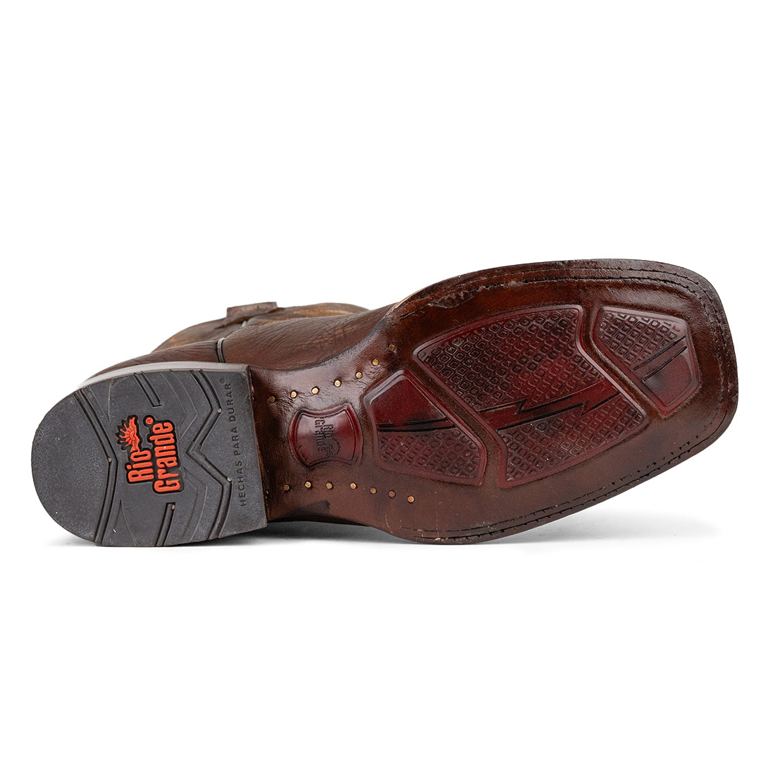Detalle de la suela híbrida de la Bota Vaquera Rio Grande Fenix, diseñada para ofrecer estabilidad y resistencia al deslizamiento, disponible en Boot Place.