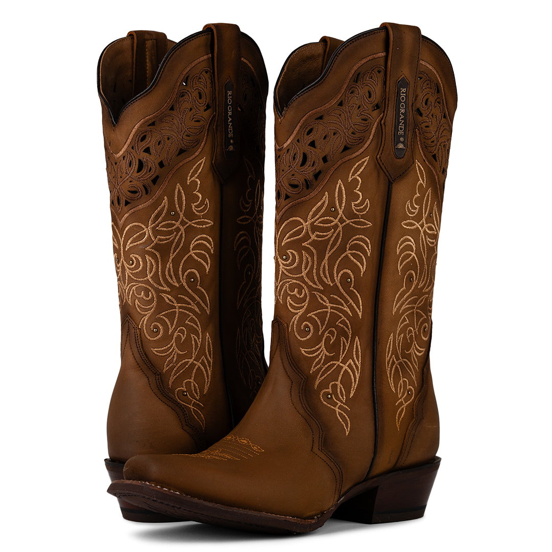 Vista frontal y lateral de la Bota Vaquera Alta Rio Grande Melissa, combinando un estilo auténtico y bordados elaborados para un look sofisticado.