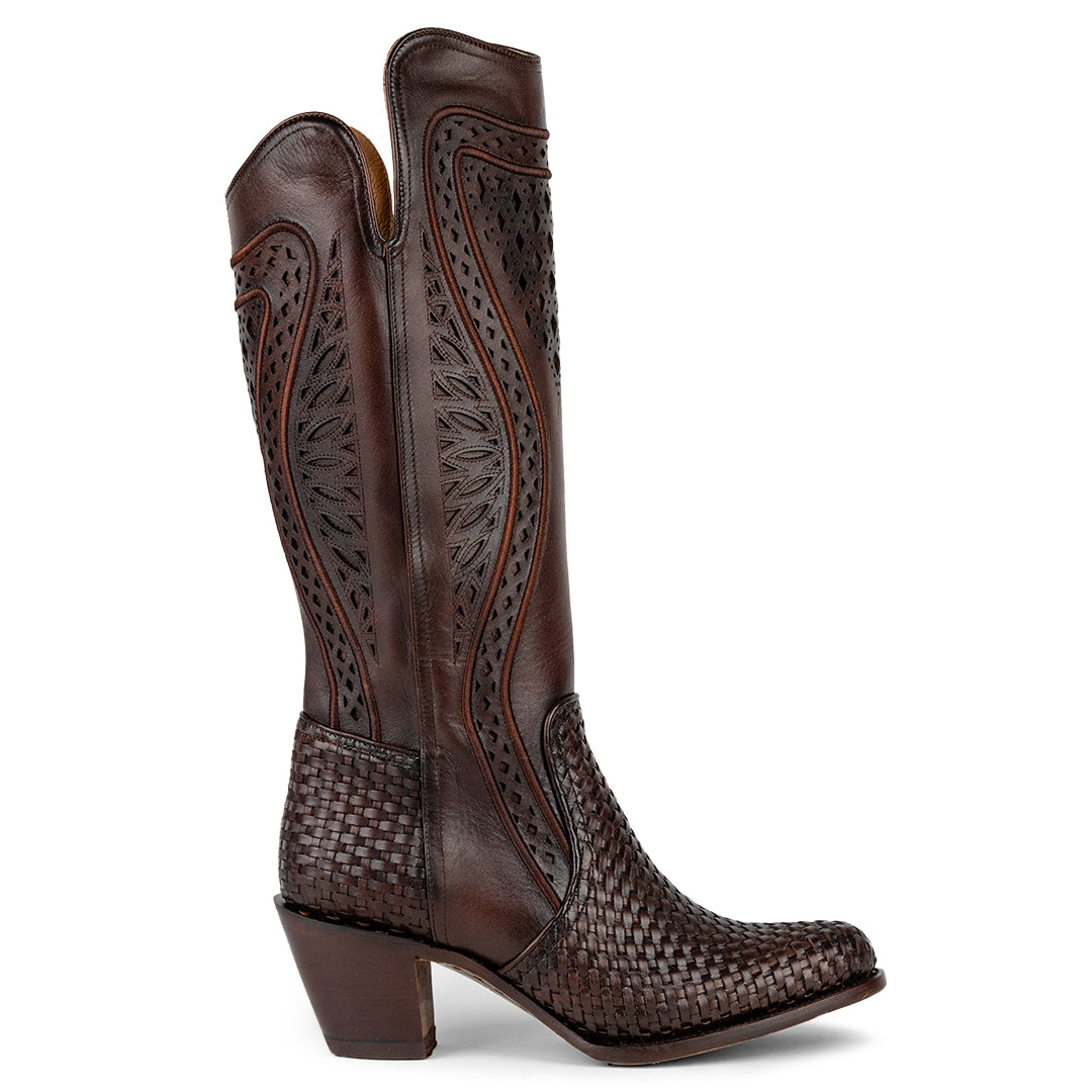 Vista lateral de la Bota Alta Romina para dama, con diseño artesanal en piel genuina de corte vacuno y detalles elegantes, disponible en Boot Place.
