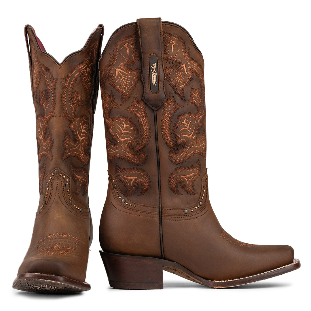 Vista lateral y frontal de la Bota Vaquera Rio Grande Samantha, con diseño vaquero tradicional y ribetes, disponible en Boot Place.