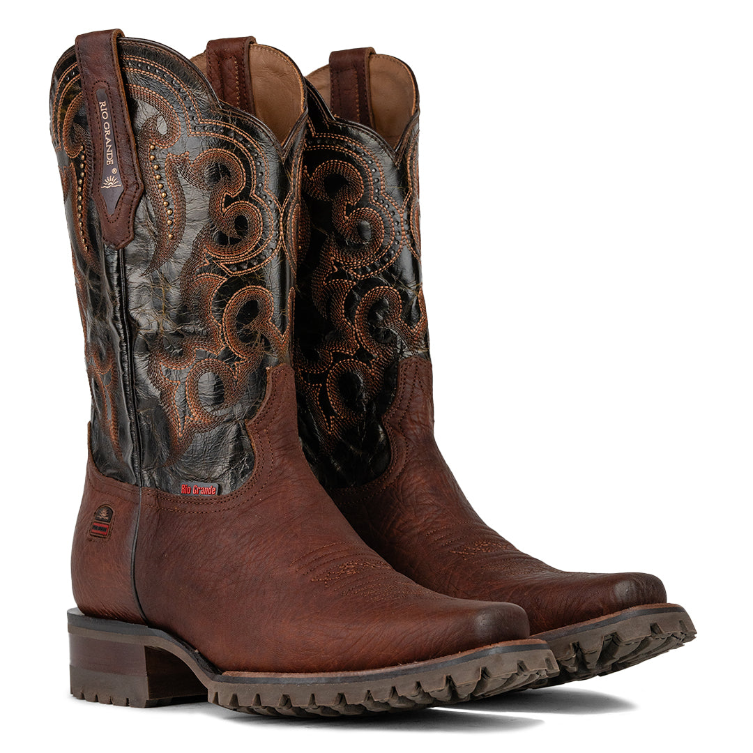 Vista de perspectiva frontal de la Bota Vaquera Rio Grande Tampa, con suela resistente y cómoda, fabricada en piel de primera calidad, disponible en Boot Place.