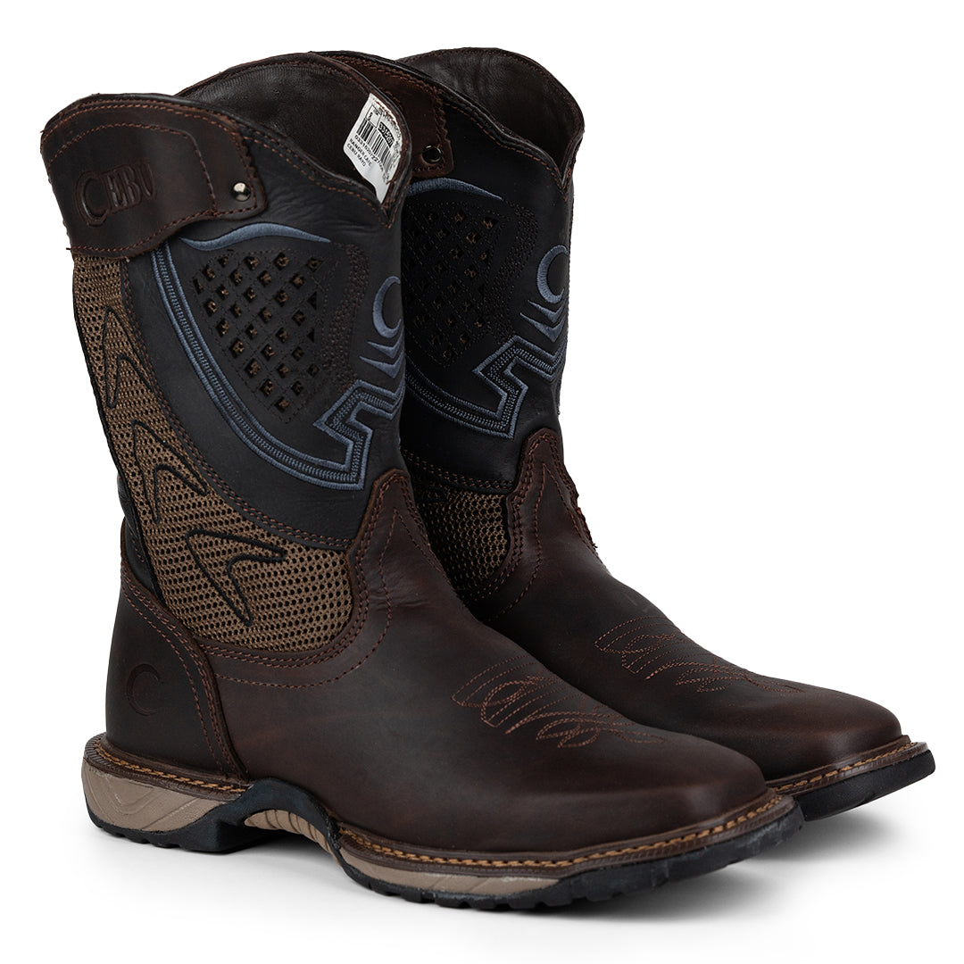 Vista de perspectiva frontal de la Bota Vaquera de Trabajo Cebu Ranger, con suela Ultralight, Slip Resistant, y resistente al aceite y ácido, disponible en Boot Place.