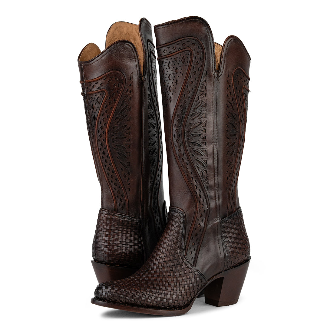 Vista trasera y delantera de la Bota Alta Romina para dama, con piel entretejida y detalles artesanales, disponible en Boot Place.