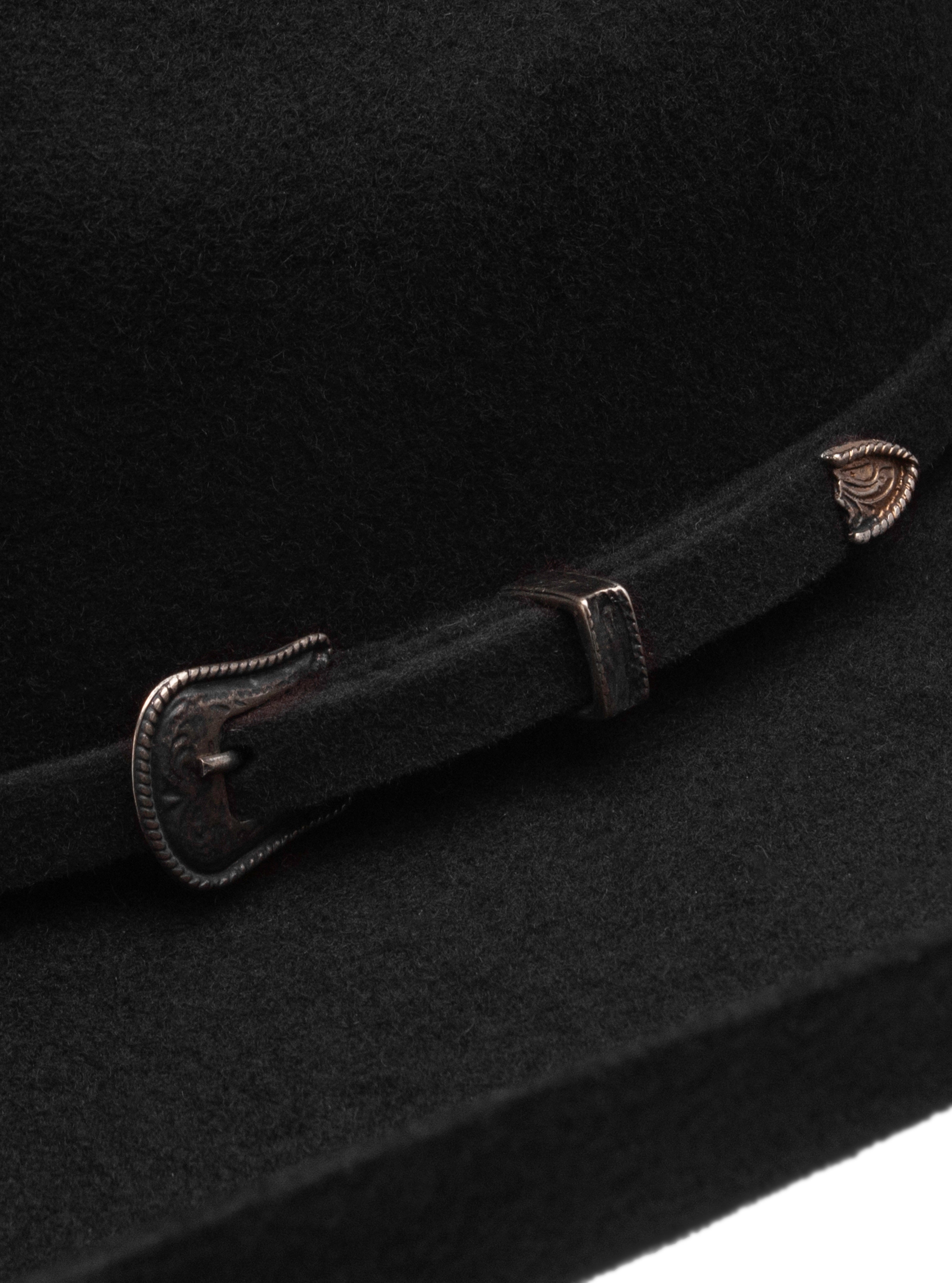 Detalle de la toquilla de lana con hebilla dorada/plateada del Sombrero Vaquero Estilo Texana 8 Segundos en lana negro, disponible en Boot Place.