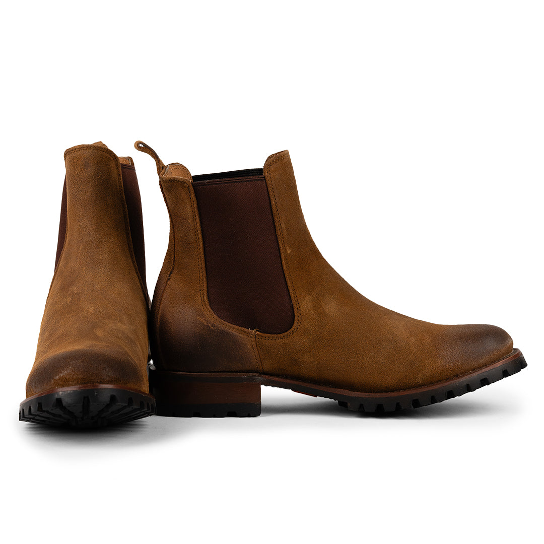 Vista frontal y lateral de la bota Chelsea Gamuza Ginger Siete Leguas 6202-S disponible en Boot Place.