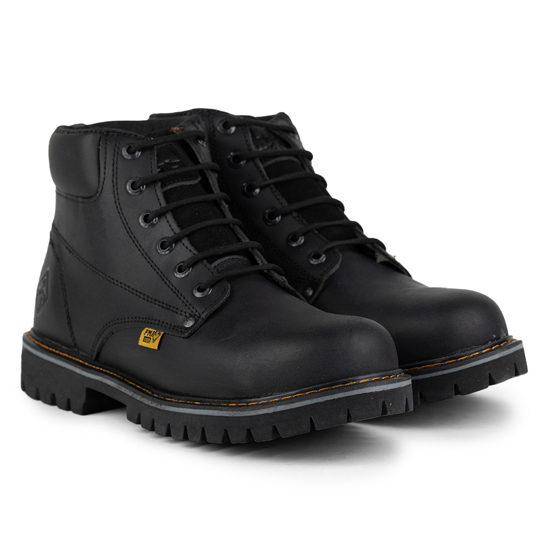 Vista de perspectiva frontal de la bota industrial negra con casco de acero marca PMA disponible en Boot Place.
